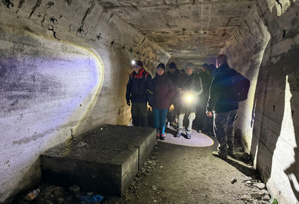 Zwiedzanie pozostałości fabryki benzyny syntetycznej w Policach